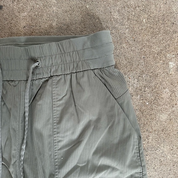 EUC Lululemon Beyond The Studio Crop Grey Sage Size 6 - Picture 11 of 12